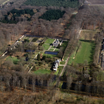 842207 Luchtfoto van huis Zuylestein met landschapspark (Rijksstraatweg 7) te Leersum, vanuit het zuidwesten.